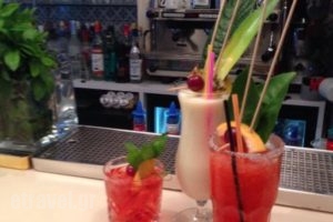 The street bar_food_in_Caf? and Bar___Nidri