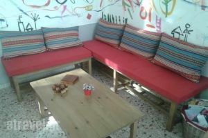 Peribanou_food_in_Restaurant___Athina