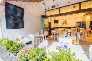 Fritkot_food_in_Restaurant___Glifada