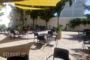 Meze...aki_food_in_Restaurant___Mires