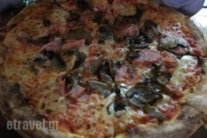 Just Pizza_food_in_Restaurant___Zografou