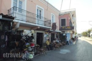 Roxannes_food_in_Caf? and Bar___