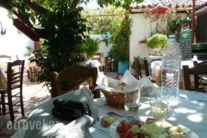 Kryfo Limani_food_in_Restaurant___Idra