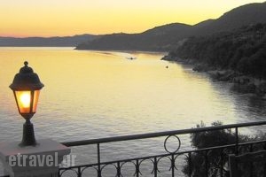 Oceanis_food_in_Restaurant___Mparmpati