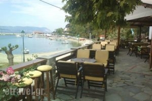 Petrino Cafe Bar Pizzaria_food_in_Caf? and Bar___Loutraki
