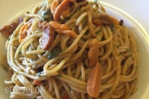 H Oraia Hydra_food_in_Restaurant___Idra