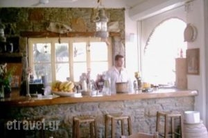 Kostantis_food_in_Restaurant___Ornos